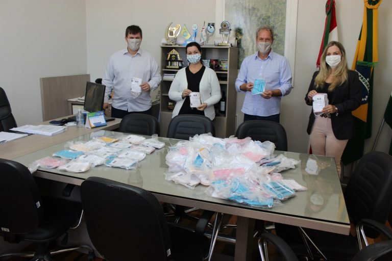 Subseção da OAB de BN entrega 180 máscaras para Secretaria de Assistência Social de São Ludgero