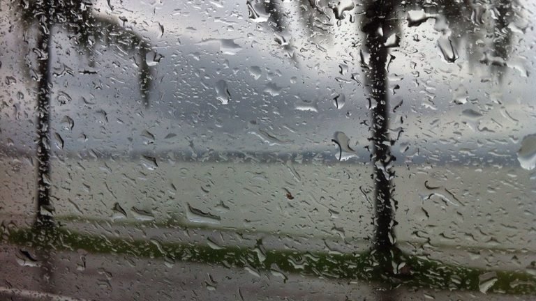 Terça-feira segue com variação de nuvens e chuva isolada no Litoral