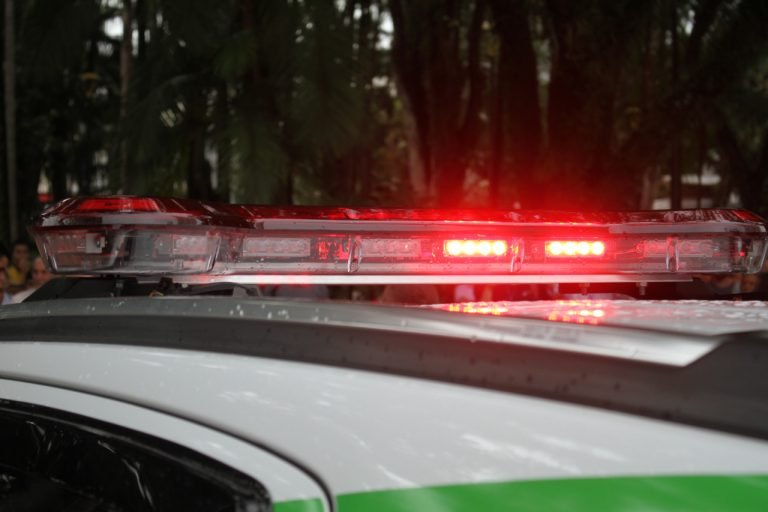 Bandido invade casa e entra em luta corporal com morador em Laguna