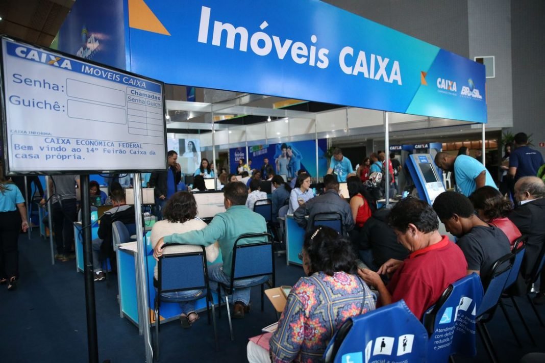 Caixa vai estender pausa para pagar prestação de imóvel, diz Bolsonaro