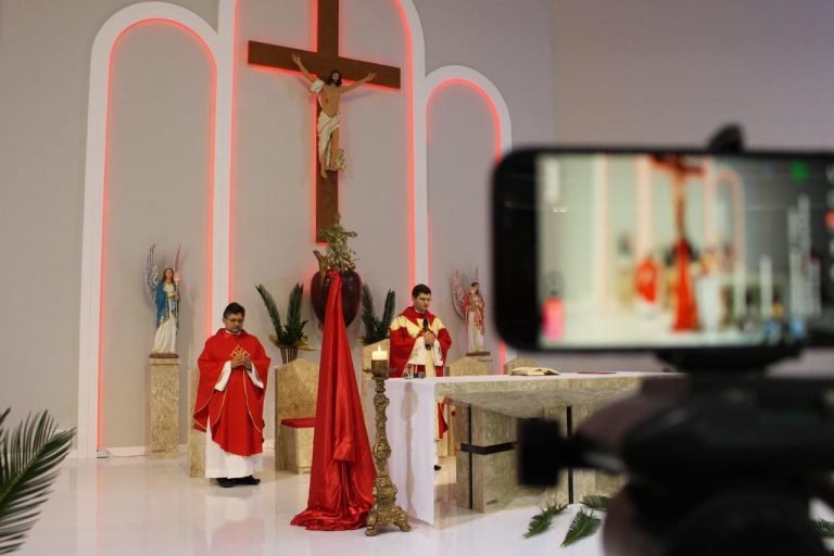 Em meio a pandemia, igreja ‘reinventa’ a comunicação com os fiéis