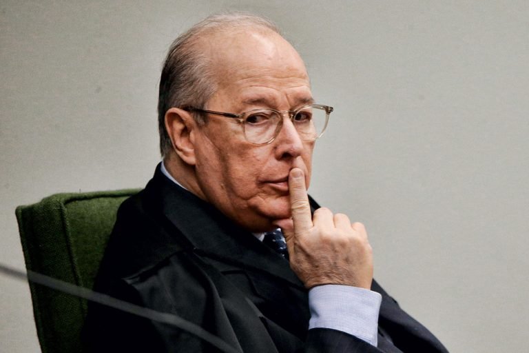 STF envia à PGR pedidos de depoimento e de apreensão do celular de Bolsonaro