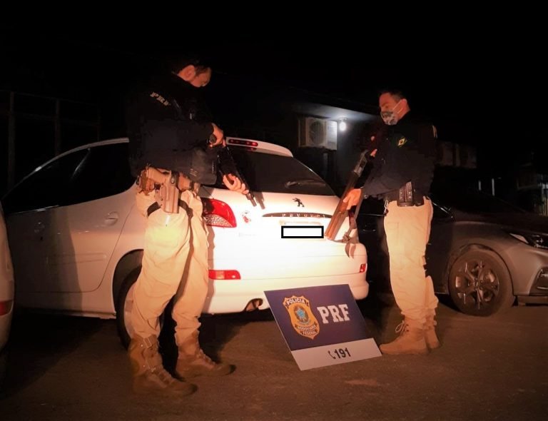 Homens são presos suspeitos de aplicar golpe em morador de Laguna em compra de carro Homens são presos suspeitos de aplicar golpe em morador de Laguna em compra de carro