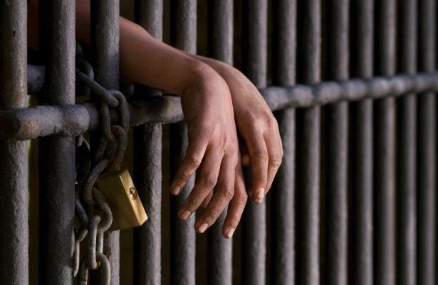 Justiça permite que detento da Unidade Prisional de Laguna cumpra prisão domiciliar após ser diagnosticado com Covid-19 Justiça permite que detento da Unidade Prisional de Laguna cumpra prisão domiciliar após ser diagnosticado com Covid-19
