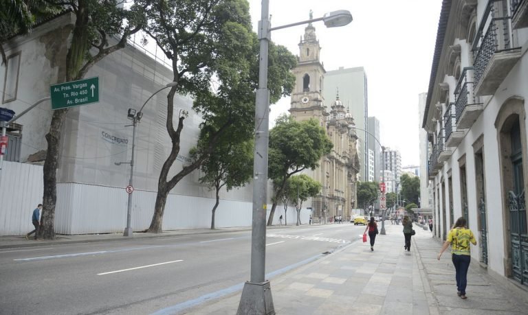 Rio de Janeiro estuda adotar ‘lockdown’
