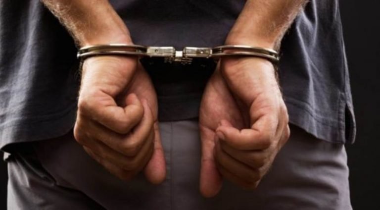 Polícia Militar cumpre mandado de prisão em Tubarão na noite desta terça-feira Polícia Militar cumpre mandado de prisão em Tubarão na noite desta terça-feira