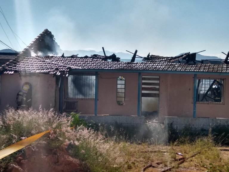 Residência é atingida por incêndio em Tubarão
