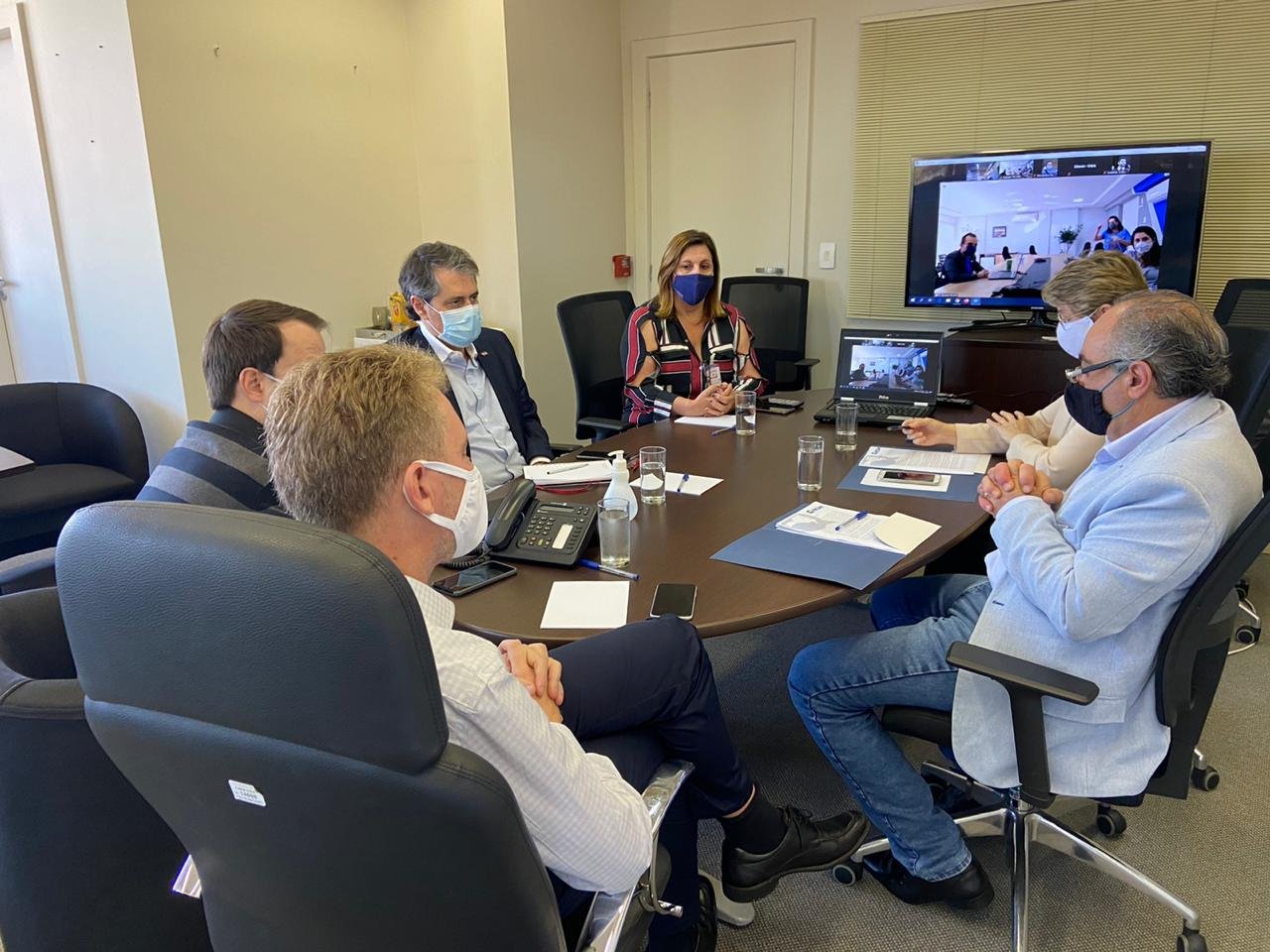 Direção da FECAM alinha pautas com o Governo do Estado no enfrentamento a COVID-19