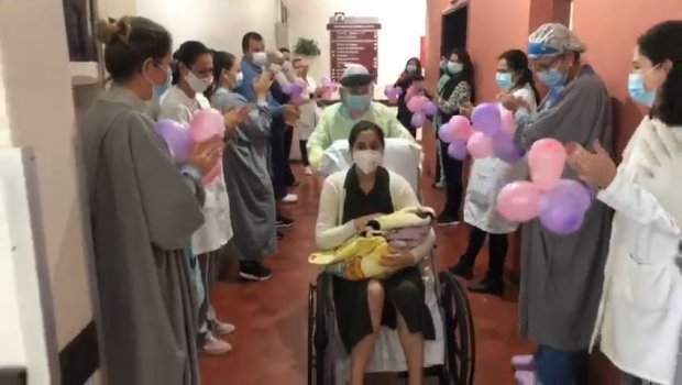 mae_e_bebe_recebem_alta