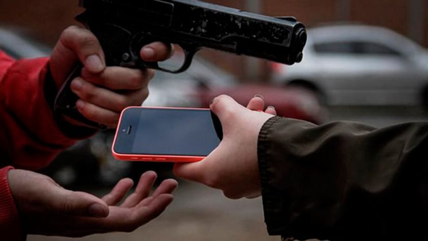 Adolescente tem salário roubado após sair do banco em Braço do Norte