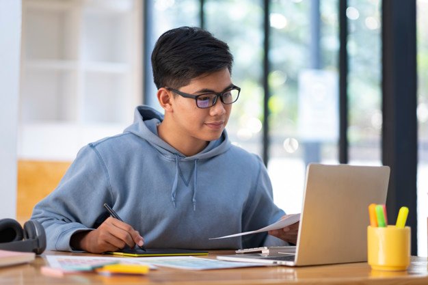 Cursos EaD: Vantagens e Exigências