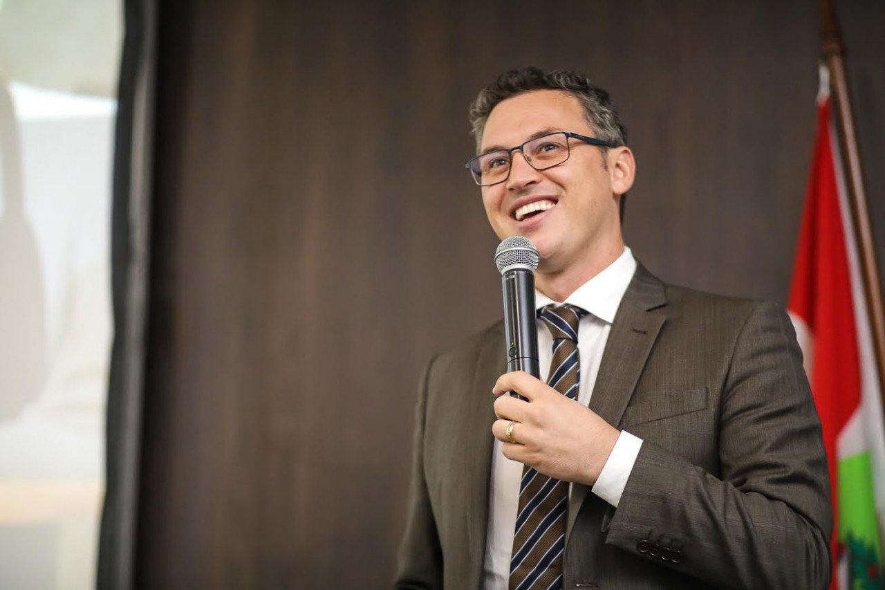 Lucas-Esmeraldino-saída