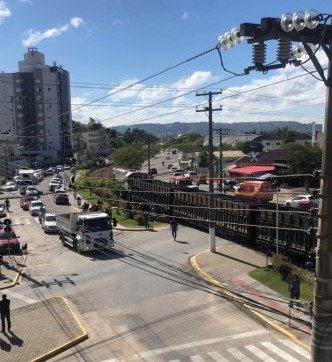 Mulher é arremessada por trem em Morro da Fumaça