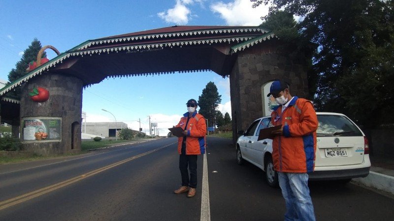 Prefeitura de São Joaquim faz barreiras sanitárias nas entradas da cidade durante o final de semana
