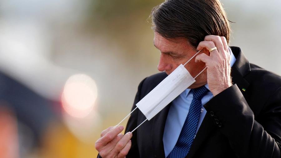 presidente-jair-bolsonaro-coloca-mascara-de-protecao-em-brasilia