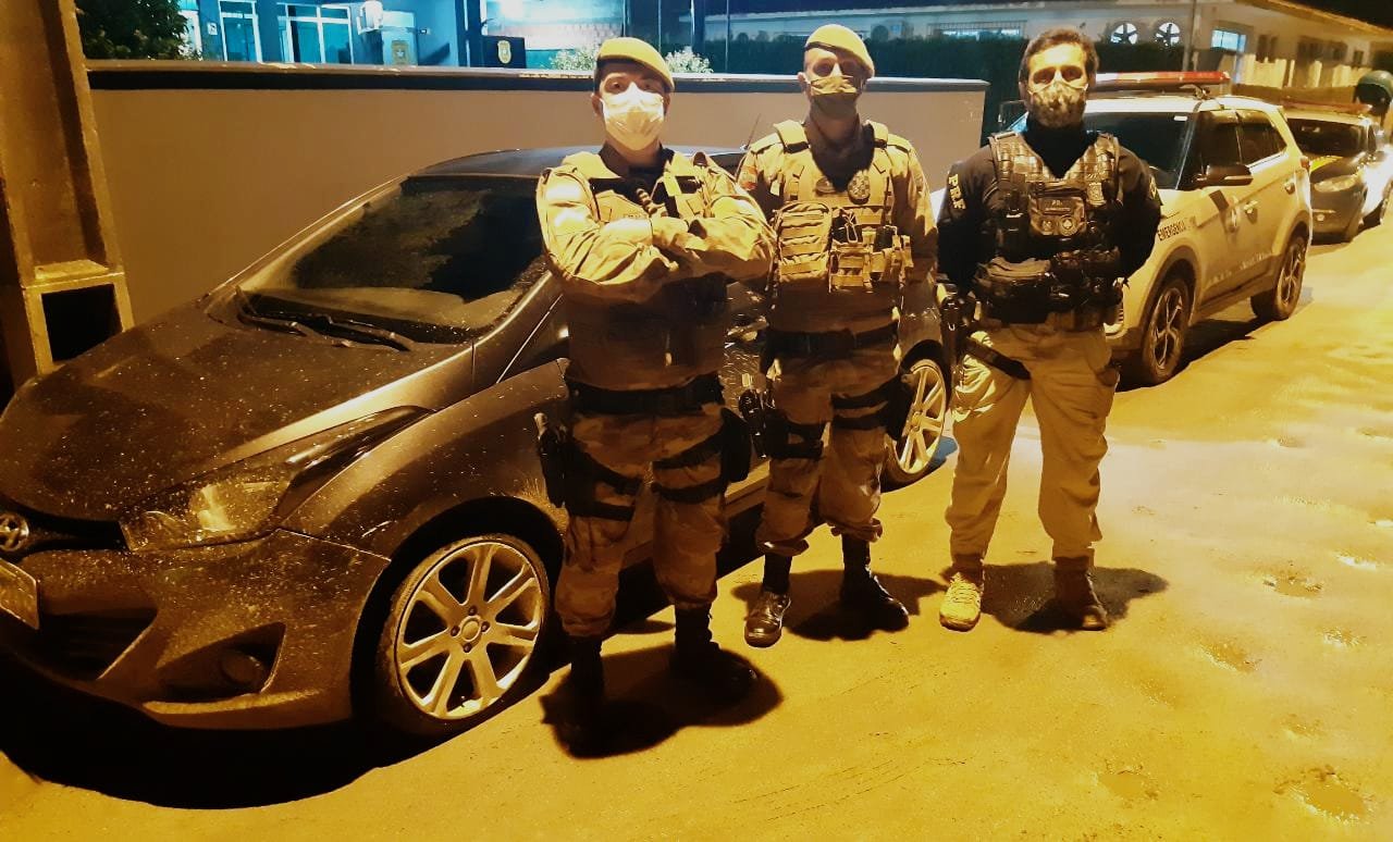 Veículo furtado, clonado, com placas e documento falsos, é apreendido em Imbituba