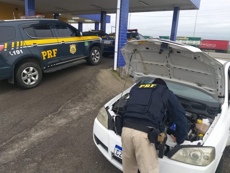 Astra com placas de Rio Fortuna e registro de roubo é apreendido pela PRF em Tubarão Astra com placas de Rio Fortuna e registro de roubo é apreendido pela PRF em Tubarão