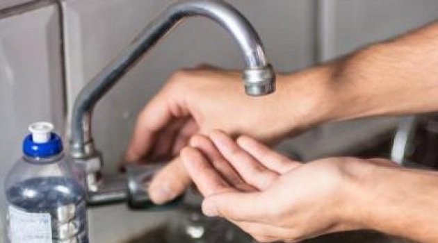 Bairros de Tubarão e Capivari de Baixo ficarão sem água neste domingo para reinstalação de equipamento em uma rede