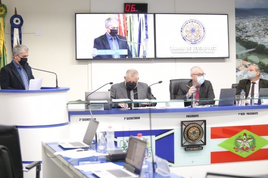 Câmara aprova em 1ª votação redução do número de vereadores de Tubarão