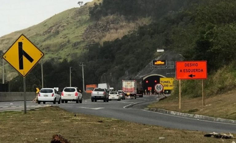 Homem encontrado às margens da BR-101 caiu de uma altura de 15 metros do Morro do Formigão
