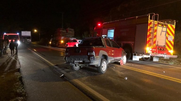 Homem fica ferido em colisão entre carro e caminhão, na SC 435 em Gravatal