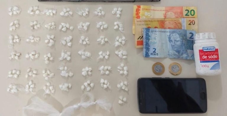 Jovem de 26 anos é flagrado traficando drogas em residência no bairro Passagem, em Tubarão