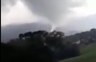 Morador do Planalto Norte grava momento em que tornado toca o chão durante tempestade desta sexta-feira