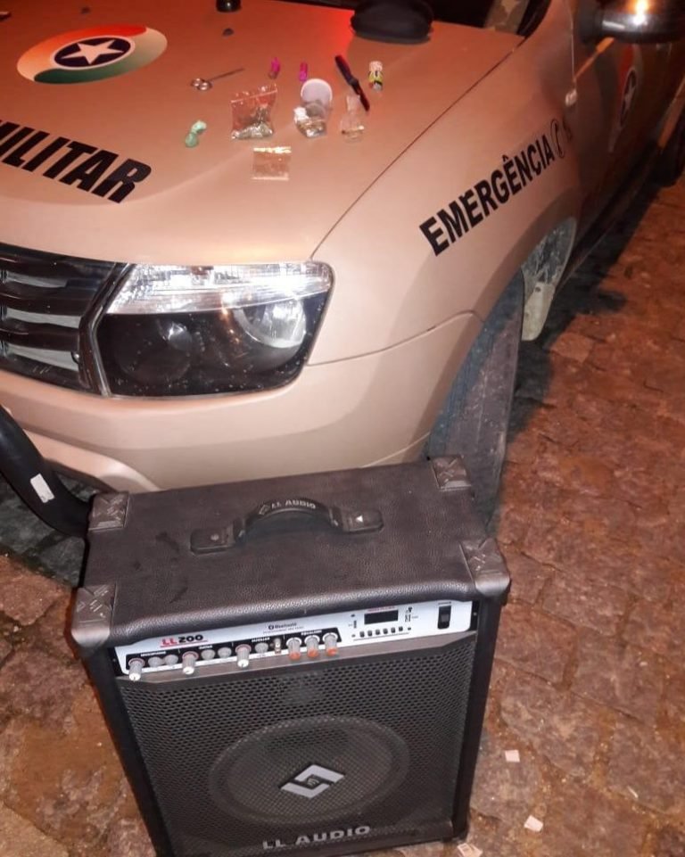 Polícia de Braço do Norte interdita festa e apreende drogas na noite de sábado Polícia de Braço do Norte interdita festa e apreende drogas na noite de sábado