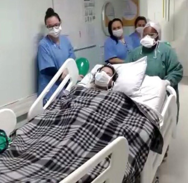 Adriana Fernandes Fagundes, 51 anos, de Tubarão, deixa a UTI no HNSC