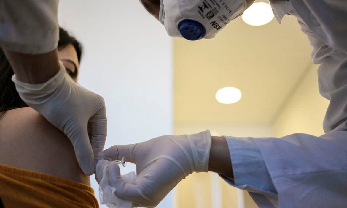 Brasil adere a aliança para aceleração da vacina contra a Covid-19