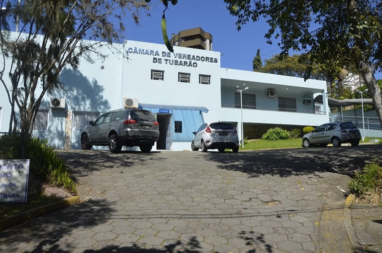 Câmara de Tubarão diminui quantidade de vereadores; de 17 passa a ter 15