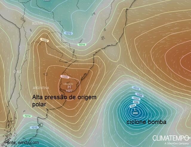 Ciclone bomba se afasta mais para alto mar