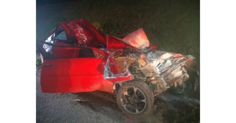 Colisão entre carro e caminhão deixa um homem ferido em Imbituba Colisão entre carro e caminhão deixa um homem ferido em Imbituba