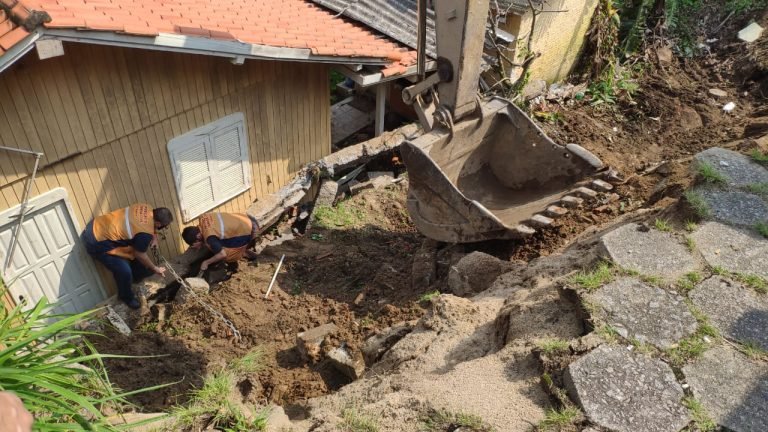 Defesa Civil de Tubarão libera residência interditada após deslizamento de terra