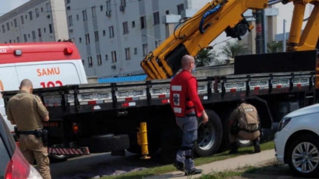 Menino de 9 anos morre atropelado por caminhão em Joinville