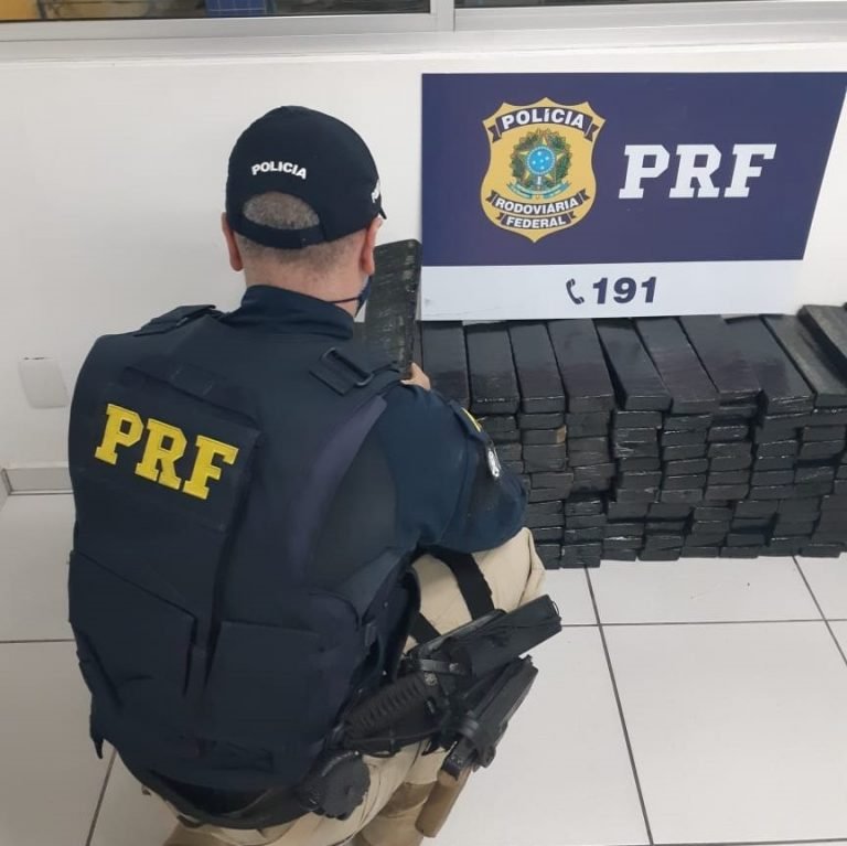 PRF apreende mais de 200 kg de maconha na BR 101, em Jaguaruna PRF apreende mais de 200 kg de maconha na BR 101, em Jaguaruna