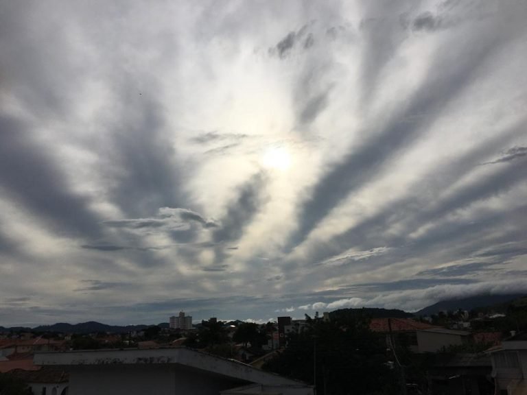Quarta-feira será de tempo nublado e temperaturas amenas em Santa Catarina