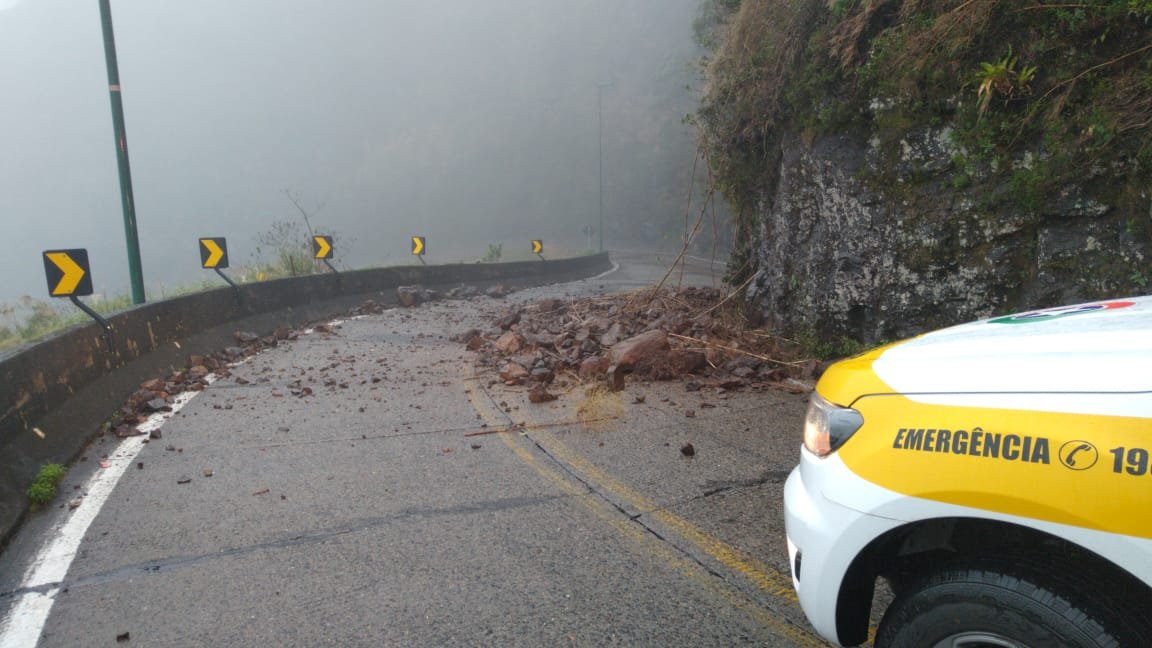 queda de barreira na Serra