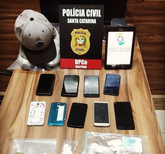 Polícia prende 4 pessoas e apreende drogas em Garopaba