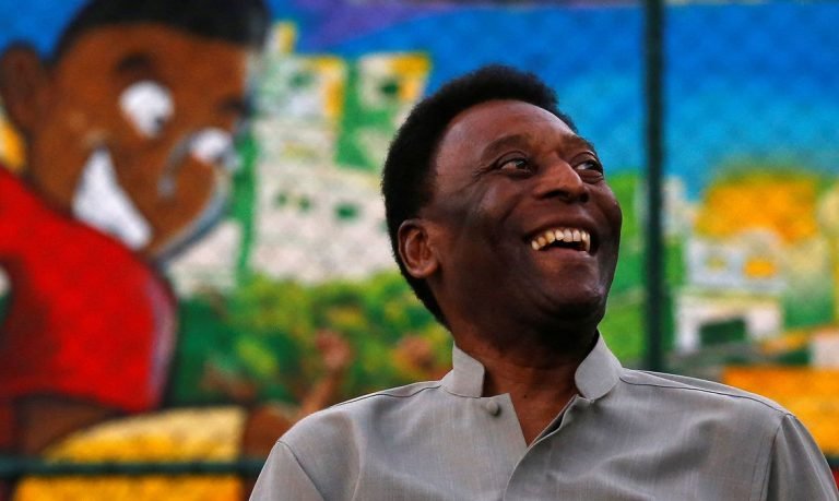 Pelé diz estar grato por chegar lúcido e saudável aos 80 anos