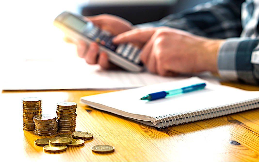 Projeção do mercado financeiro é de queda de 5% na economia neste ano