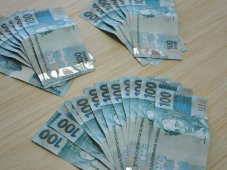 Trio é preso em flagrante com moedas falsas em Treze de Maio Trio é preso em flagrante com moedas falsas em Treze de Maio