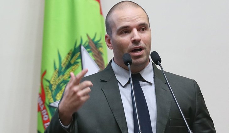 Deputado Jessé Lopes será investigado pelo MPSC por incitação ao crime após incentivar seguidores a não usar máscara Deputado Jessé Lopes será investigado pelo MPSC por incitação ao crime após incentivar seguidores a não usar máscara