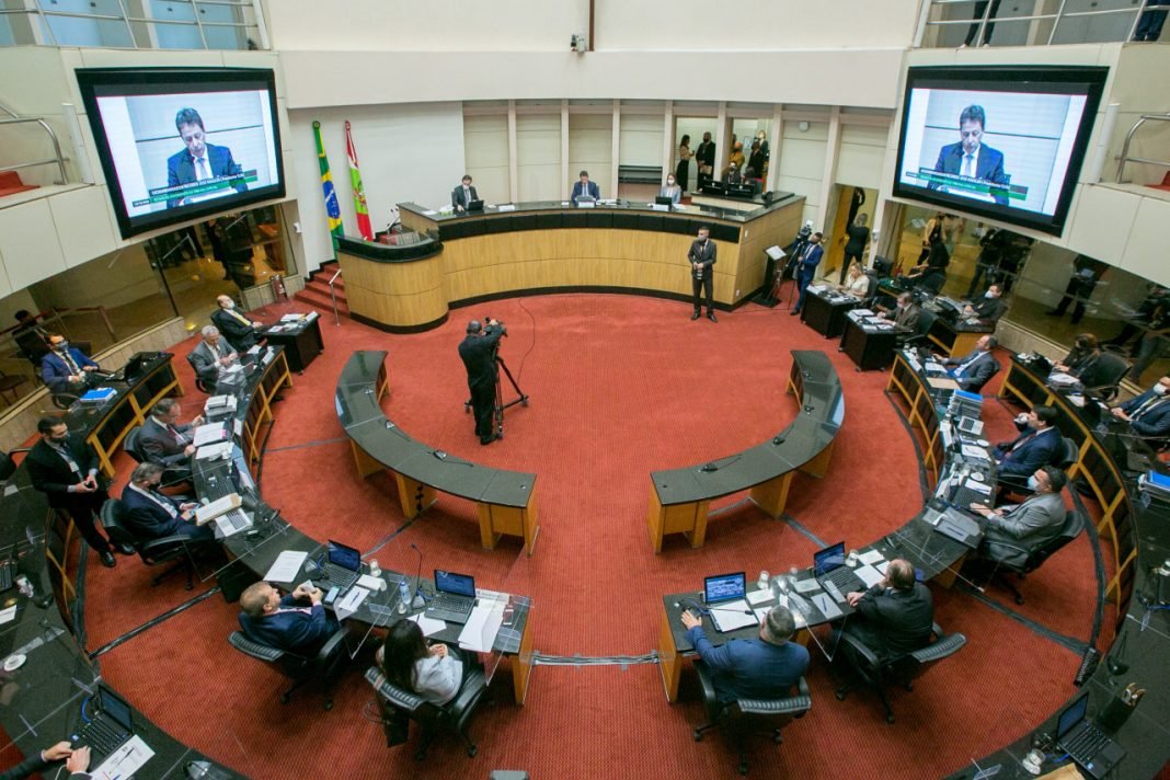 fotonoticia_23 #Pracegover Foto: na imagem Tribunal de Julgamento do 1º impeachment, em sessão do dia 23 de outubro