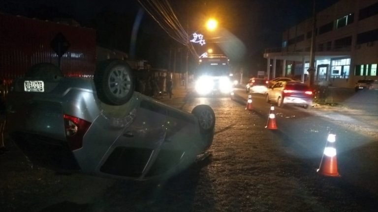 Gestante fica ferida em capotamento no bairro Santo André, em Capivari de Baixo