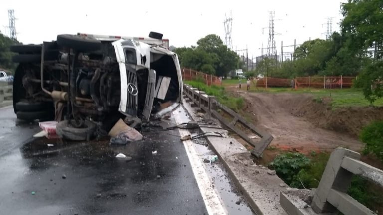 Morre vítima do capotamento de caminhão na BR 101 em Capivari de Baixo