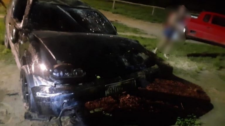 Motorista perde controle da direção, sai da pista e carro cai de altura de 80 metros em Sangão