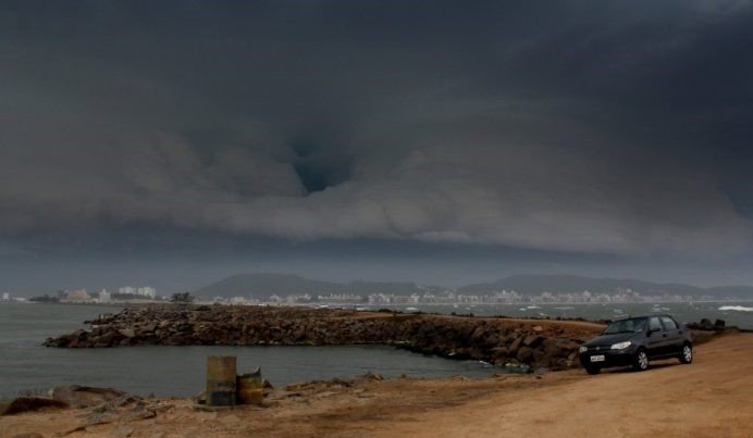 Segunda-feira tem previsão de granizo e rajadas de vento em Santa Catarina