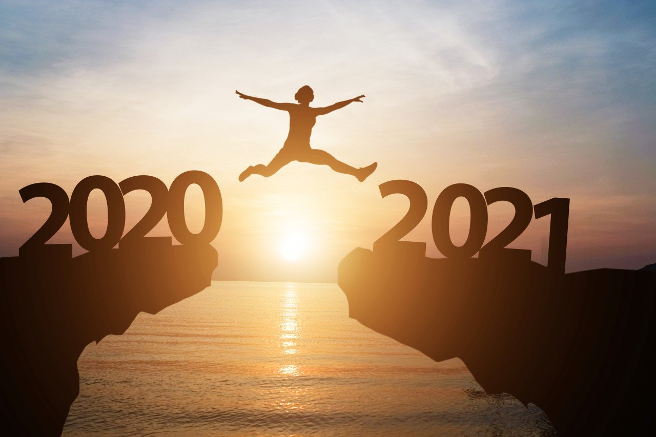 man-jumps-from-year-2020-to-2021-with-sunlight-and-sea-as-background