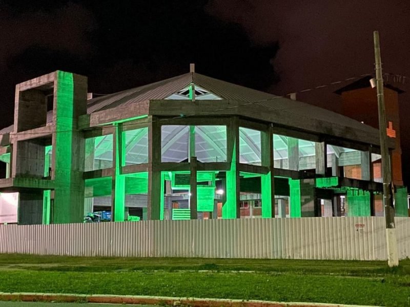 Santuário #Pracegover Foto: na imagem há um santuário em construção e um gramado